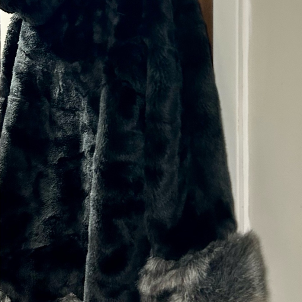 Faux Fur Scalloped Bottom Jacket GrayCollar/Sleeves New nice lining & pockets - Picture 10 of 12